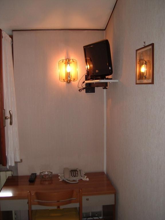 Albergo Luca Ivrea Camera foto