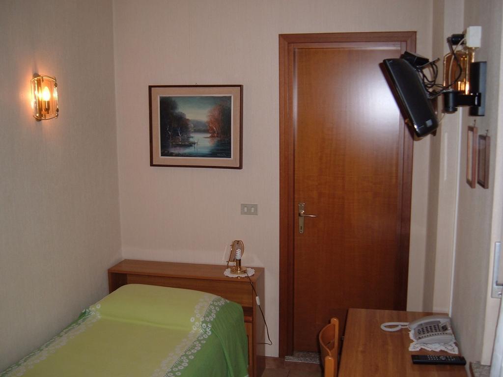 Albergo Luca Ivrea Camera foto