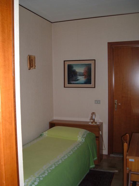 Albergo Luca Ivrea Camera foto