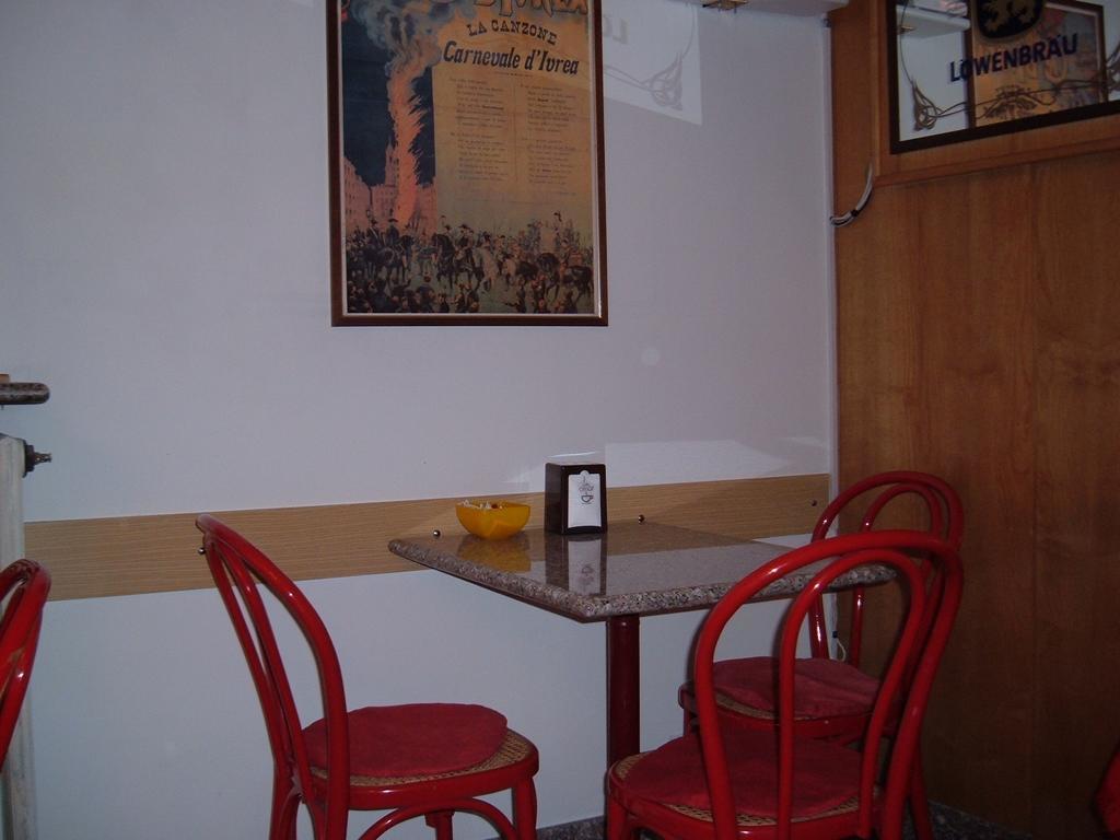 Albergo Luca Ivrea Esterno foto