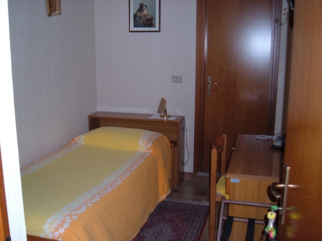 Albergo Luca Ivrea Camera foto
